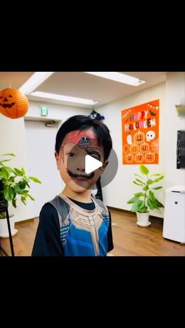 ハロウィンのフェイスペイントをした参加者